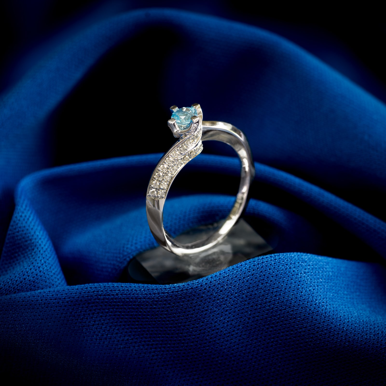 Bague solitaire "Lumière Azur"