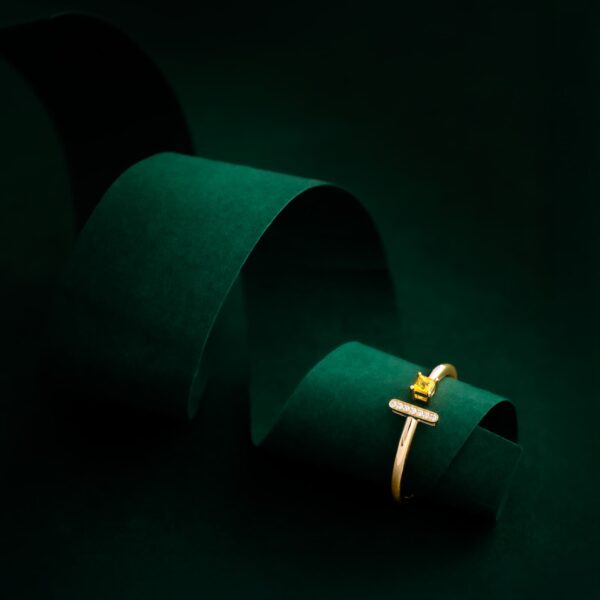 Bague "Équilibre Précieux"