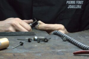 Comment nettoyer des bijoux en argent ?