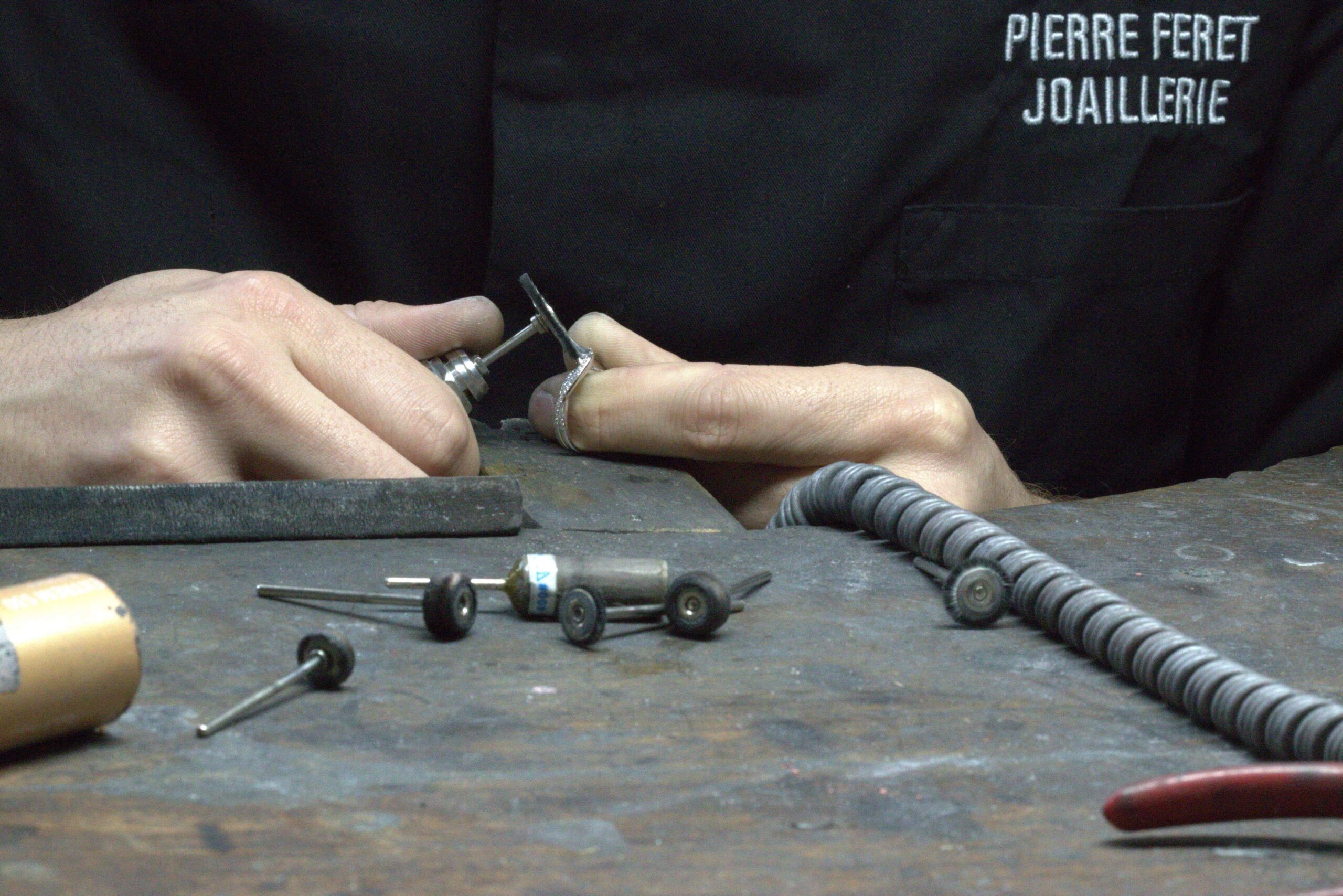 You are currently viewing Comment nettoyer des bijoux en argent ?